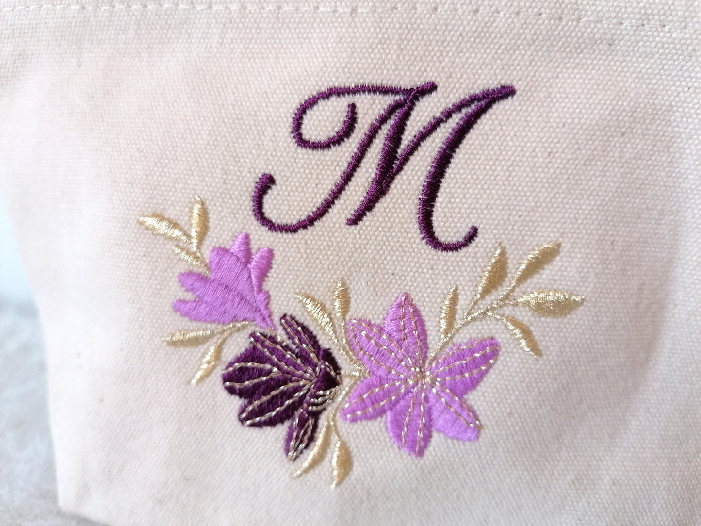 Pochette in cotone con motivo fiori e iniziale