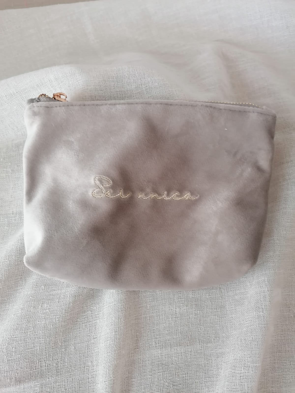 Pochette simil-velluto  personalizzabile con nome ricamato