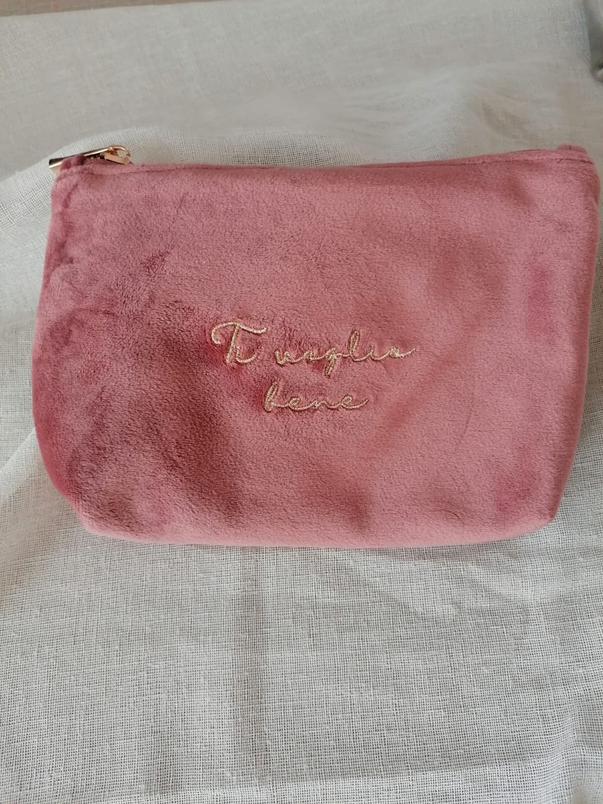 Pochette simil-velluto  personalizzabile con nome ricamato