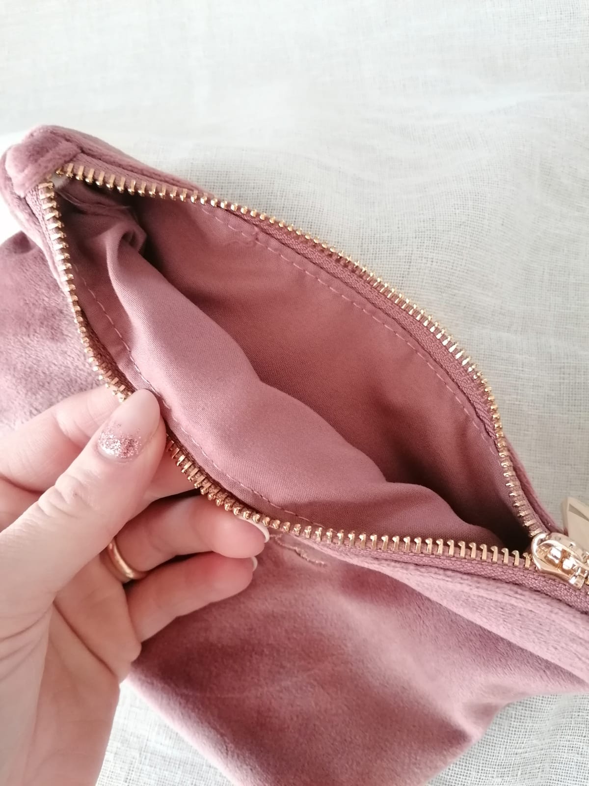 Pochette simil-velluto  personalizzabile con nome ricamato